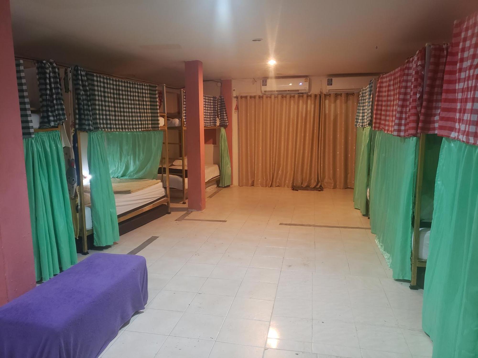 A Pousada Lucky Dorm Phi Phi Don Exterior foto